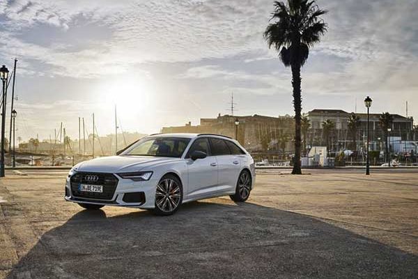 Az Audi nagyméretű kombi modellje most hálózatról tölthető hibridként szintén rendelkezésre áll: a modern A6 Avant TFSI e quattro