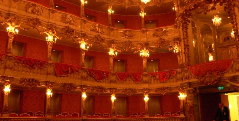 Hat nagyszínpadi bemutató lesz az ez évi évadban a Győri Nemzeti Színházban